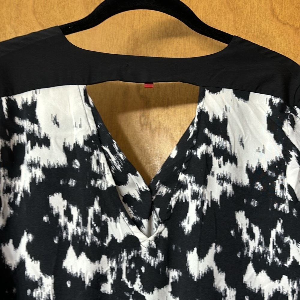 RED Saks Fifth Avenue women’s sz small blouse - Picture 6 of 9